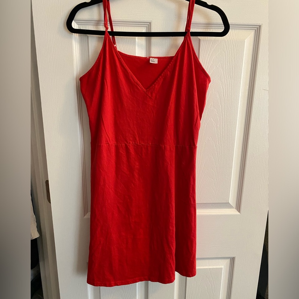 Red light summer dress v-neck
